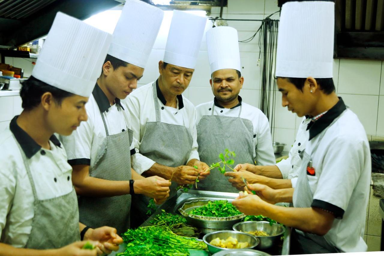 Orchid Square Hotel Coonoor Ngoại thất bức ảnh